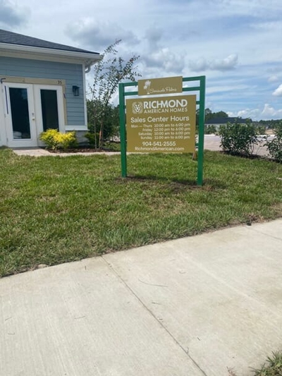 Exterior Signs Photo